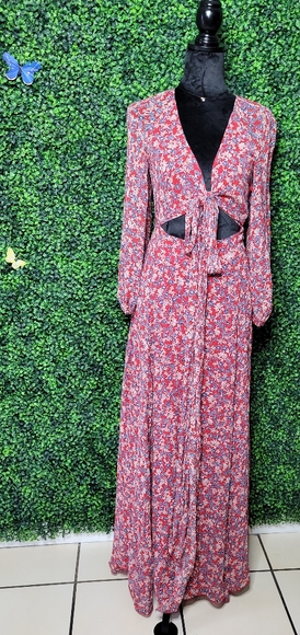 Nicholas Maxi - Picture 1 of 8